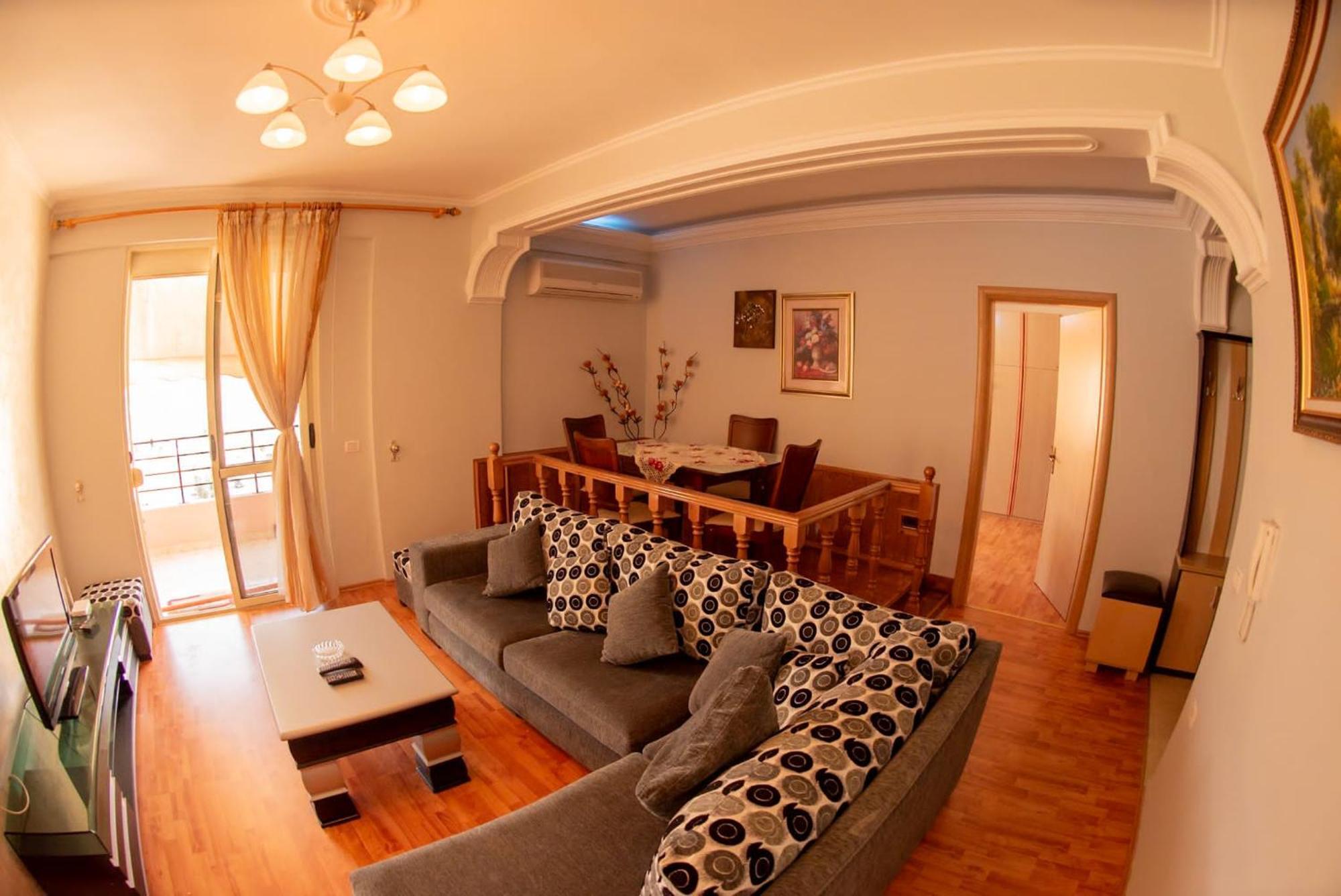 Апартаменты Apartament Egzoni City Center Берат Экстерьер фото